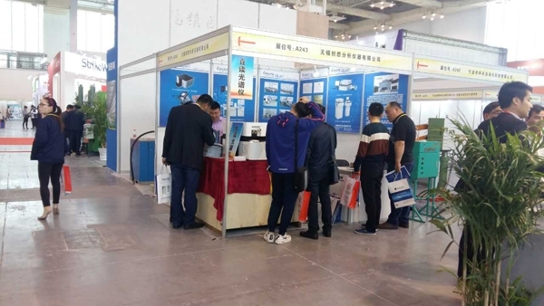 JIANGNAN.COM江南仪器直读光谱仪展位人潮涌动