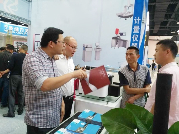 JIANGNAN.COM江南仪器携带直读光谱仪与当地经销商仪器一起参加了此次盛会 JIANGNAN.COM江南仪器携带直读光谱仪与当地经销商仪器一起参加了此次盛会