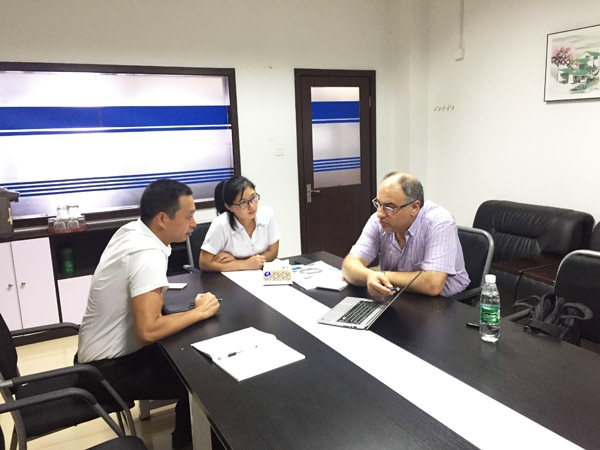 Mr.Yakup Mentes与JIANGNAN.COM江南仪器总经理马建州先生洽谈合作事宜