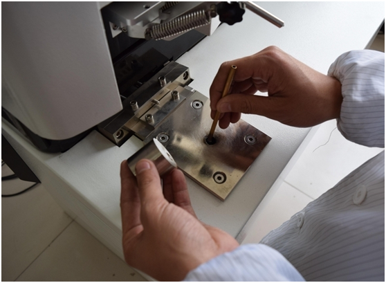 合金分析仪正在测试