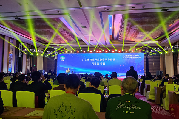 年会现场 聆听专家报告