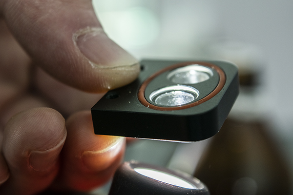 检查直读光谱仪透镜情况